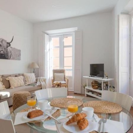 Chic Casa Cathedral At Calle Fresca 2-Bedroom Apartment In Malaga City Center Dış mekan fotoğraf