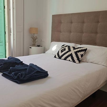 Chic Casa Cathedral At Calle Fresca 2-Bedroom Apartment In Malaga City Center Dış mekan fotoğraf