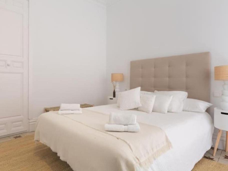 Chic Casa Cathedral At Calle Fresca 2-Bedroom Apartment In Malaga City Center Dış mekan fotoğraf