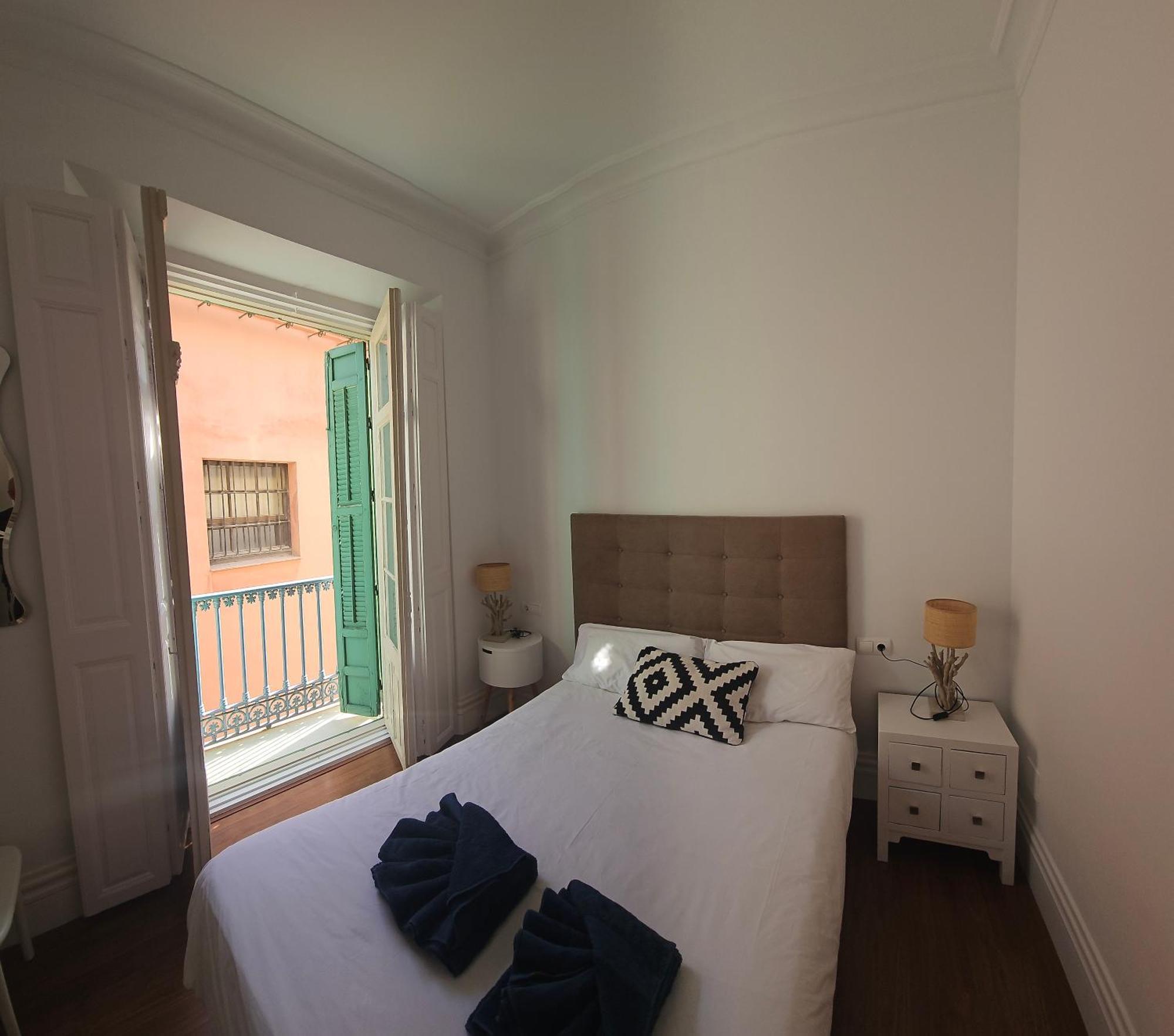 Chic Casa Cathedral At Calle Fresca 2-Bedroom Apartment In Malaga City Center Dış mekan fotoğraf